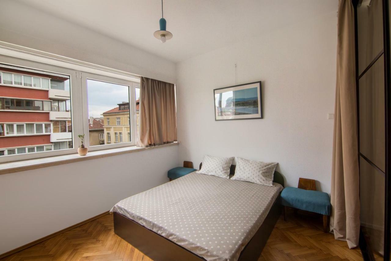 Design In Center Apartemen Sofia